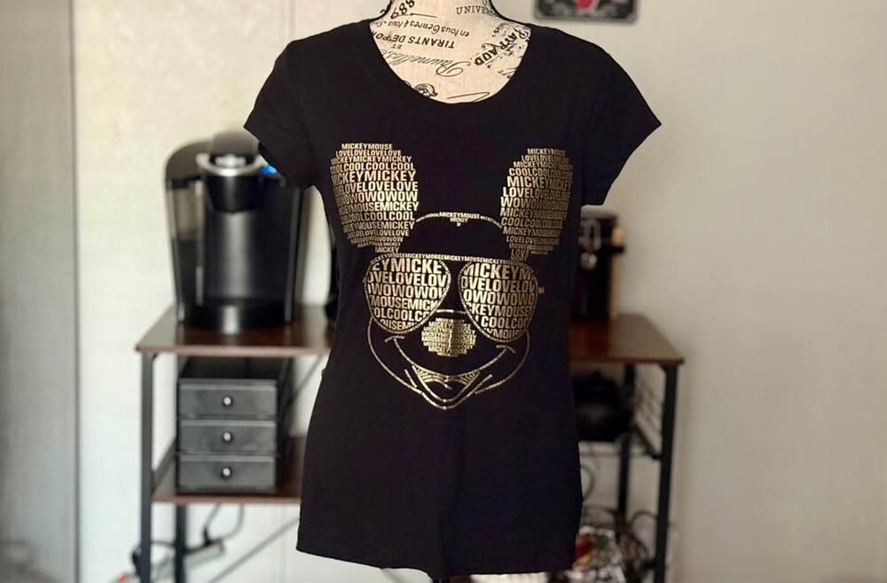 Women’s (Juniors) Disney Mickey Mouse Top Size Medium (7/9)
